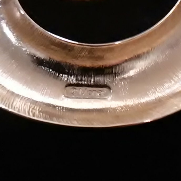 Vintage Signed "Monet" Brooch - Picture 3 of 3